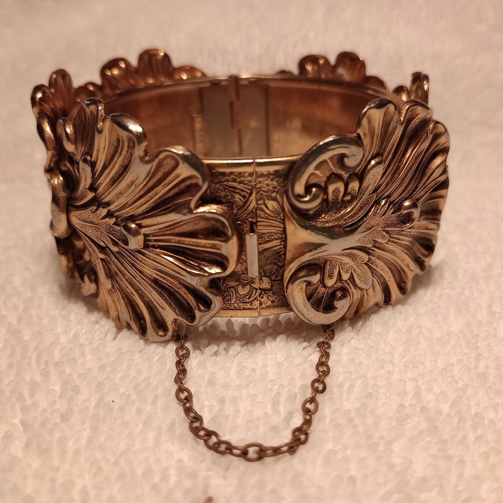 1950's Lisner gold hinged cuff bracelet, 1950's
